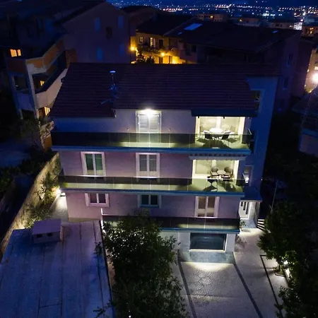 Ana Apartment *