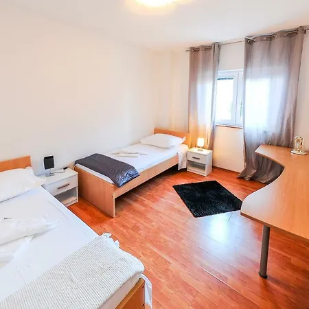 Apartment Ana *